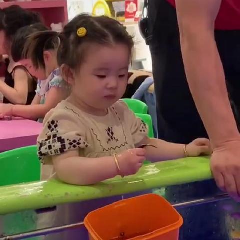 养鱼全攻略,从新手到专家,视频教你养鱼技巧与乐趣,摘要,最新视频全集全方位解析养鱼过程,带你从选择合适的鱼食开始,掌握喂食技巧,创造健康的鱼缸环境。学习如何成为专业养鱼爱好者,让你的宠物鱼儿健康成长,享受喂养的乐趣。适合所有爱好养鱼的朋友们观看学习,从新手入门到进阶技巧一应俱全。